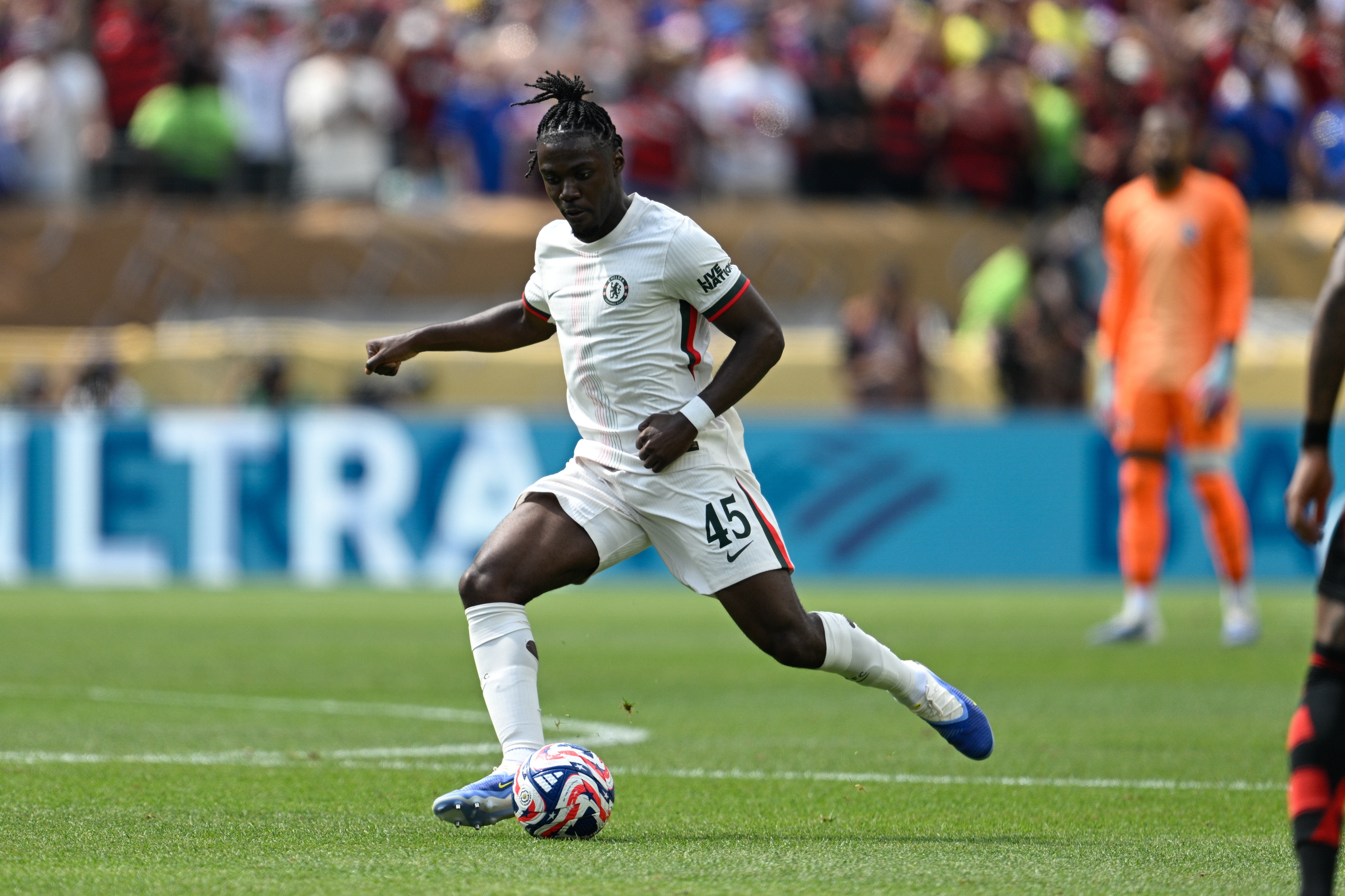 6210万玻璃人！22岁拉维亚加盟切尔西后9次受伤，2年半仅出场30次