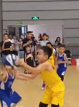 BOB半岛-库里全网寻人！当我们模仿库里 究竟应该学习什么？